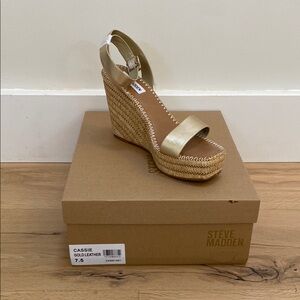 Steve Madden Gold Wedge Shoes Elegant Design